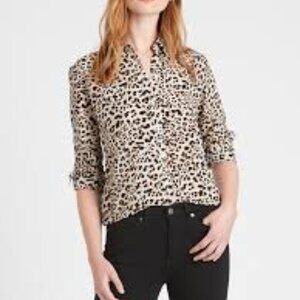Banana republic blouse, size medium